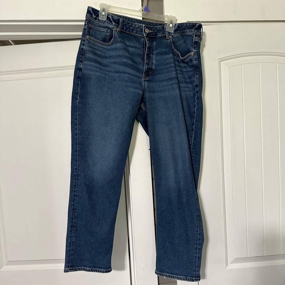 American Eagle women’s Tomgirl jeans
